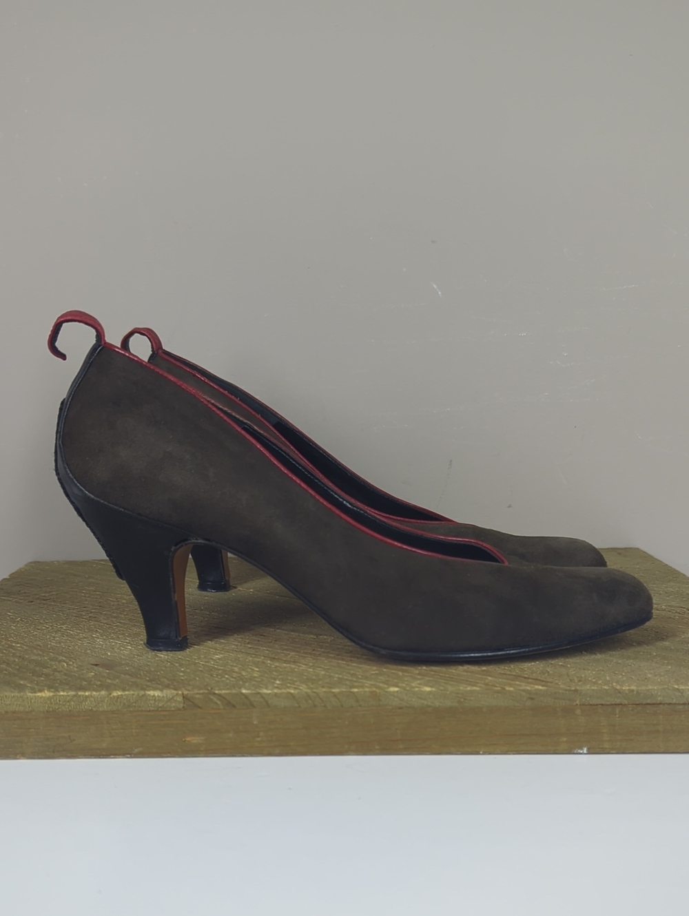 Vintage Women’s Leather Suede Floral Accent Heels Roses Brown Green 38 - Picture 3 of 8